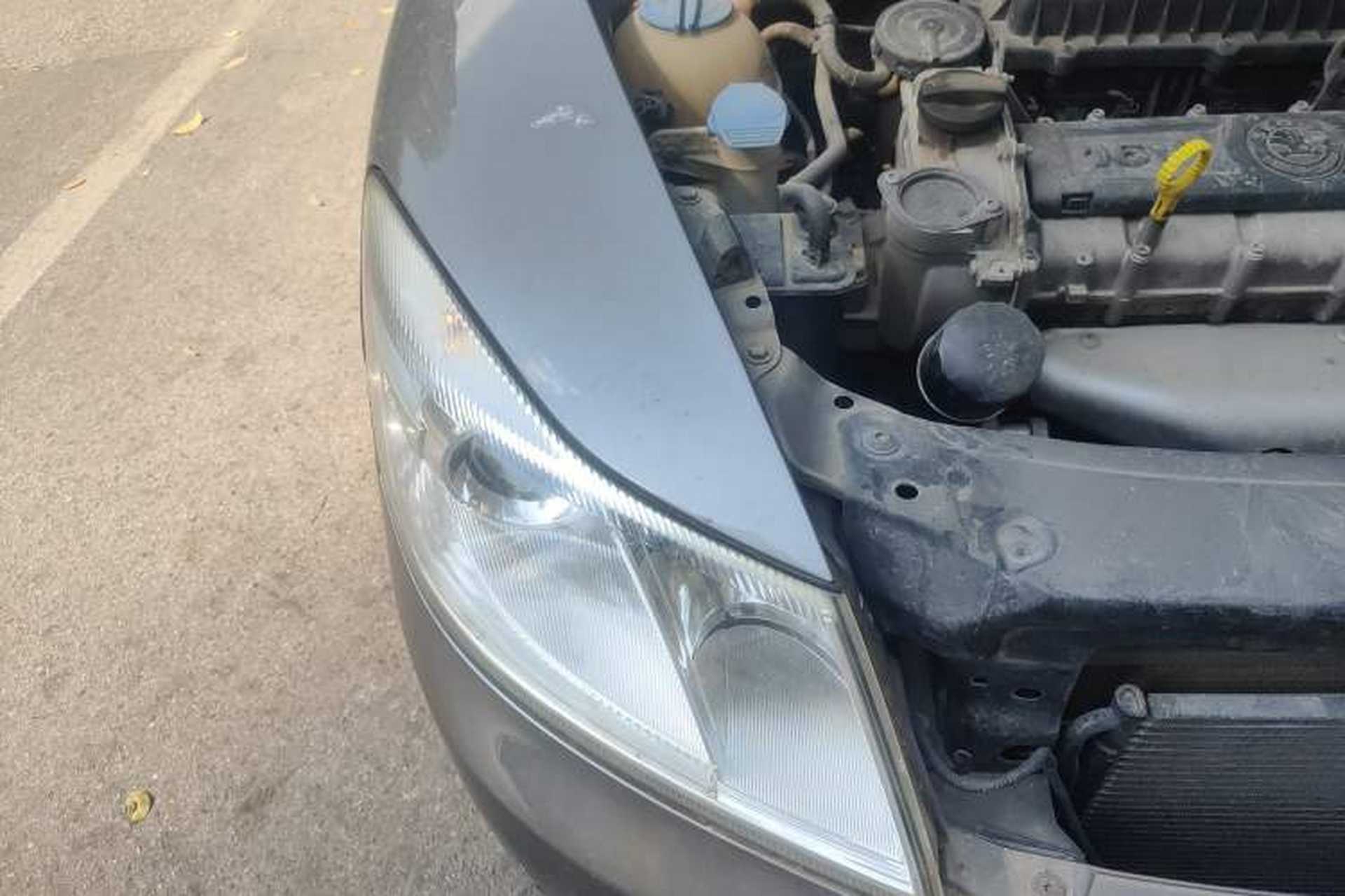 Used Skoda Octavia 2013 1.6L Manual Eado Edition Right Front Headlight