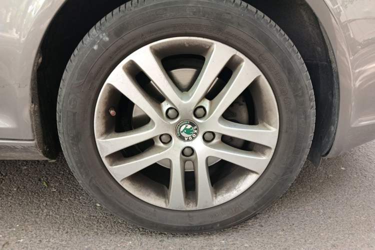 Used Skoda Octavia 2013 1.4TSI Manual Yijun Edition Right Front Wheel Hub