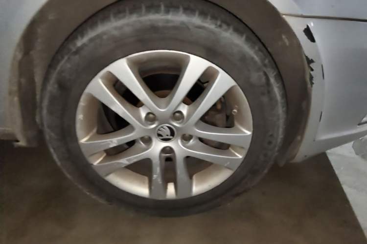 Used Skoda Octavia 2013 1.6L Automatic Yijun Edition Right Front Wheel Hub