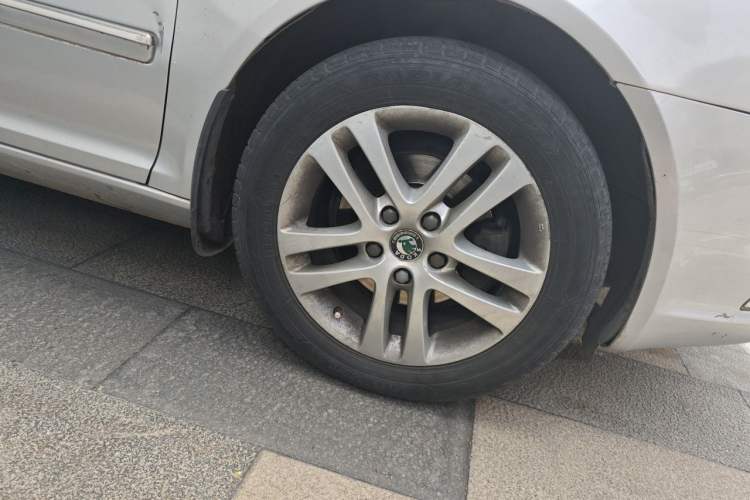Used Skoda Octavia 2013 1.6L Automatic Yijun Edition Right Front Wheel Hub