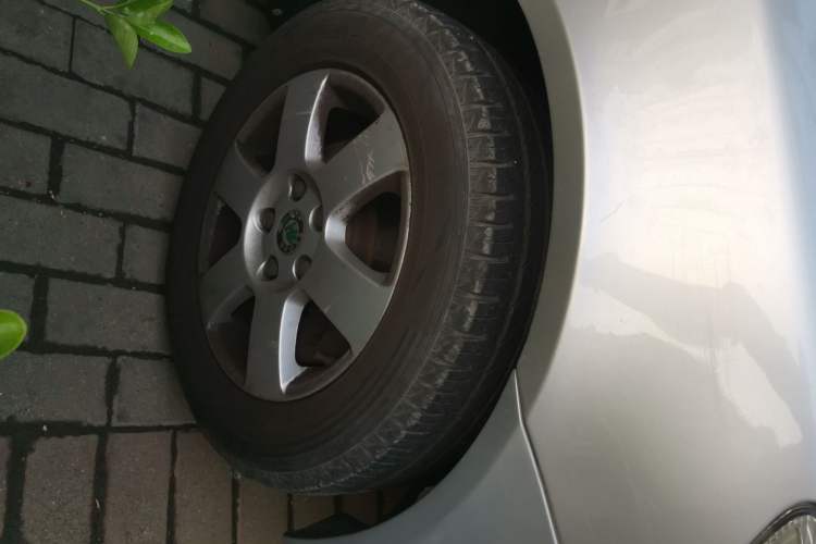 Used Skoda Octavia 2013 1.6L Automatic Yijie Edition Right Front Wheel Hub