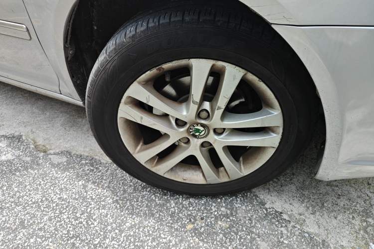 Used Skoda Octavia 2013 1.6L Automatic Yijun Edition Right Front Wheel Hub