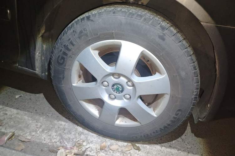 Used Skoda Octavia 2013 1.6L Automatic Yijun Edition Right Front Wheel Hub