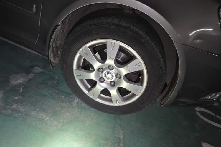 Used Skoda Octavia 2013 1.6L Automatic Yijie Edition Right Front Wheel Hub