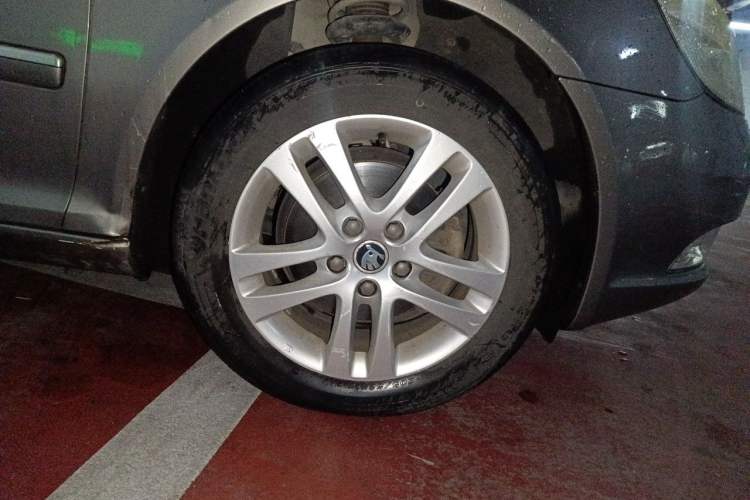 Used Skoda Octavia 2013 1.4TSI DSG Yijun Edition Right Front Wheel Hub