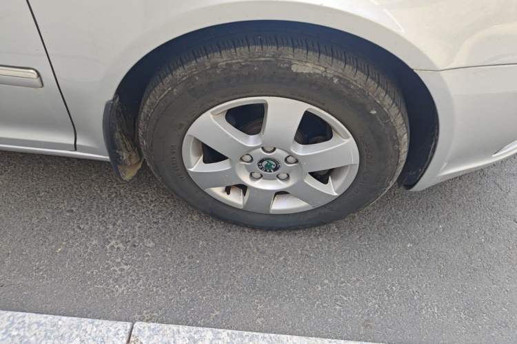 Used Skoda Octavia 2013 1.6L Manual Yijun Edition Right Front Wheel Hub