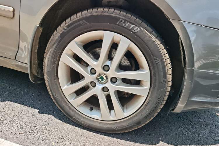 Used Skoda Octavia 2013 1.6L Automatic Yijun Edition Right Front Wheel Hub