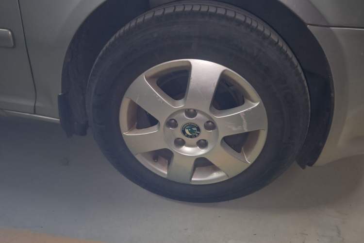 Used Skoda Octavia 2013 1.6L Manual Yijie Edition Right Front Wheel Hub