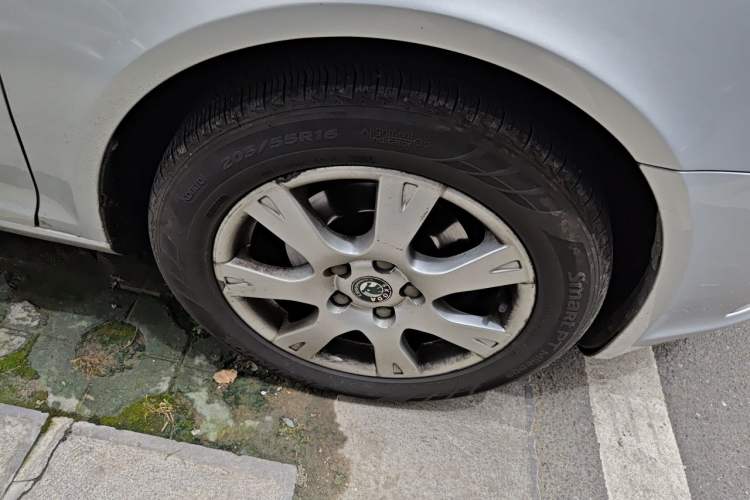 Used Skoda Octavia 2013 2.0L Manual Yijie Version Right Front Wheel Hub