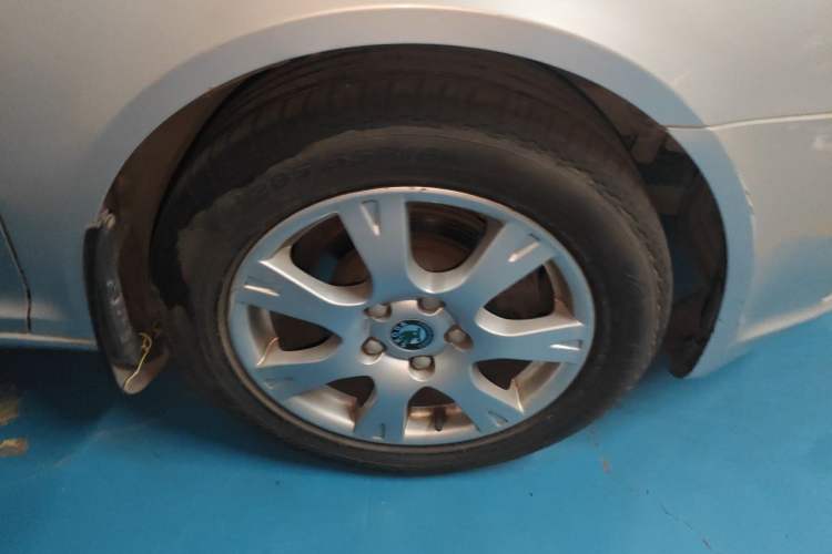 Used Skoda Octavia 2013 2.0L Automatic Yijie Edition Right Front Wheel Hub