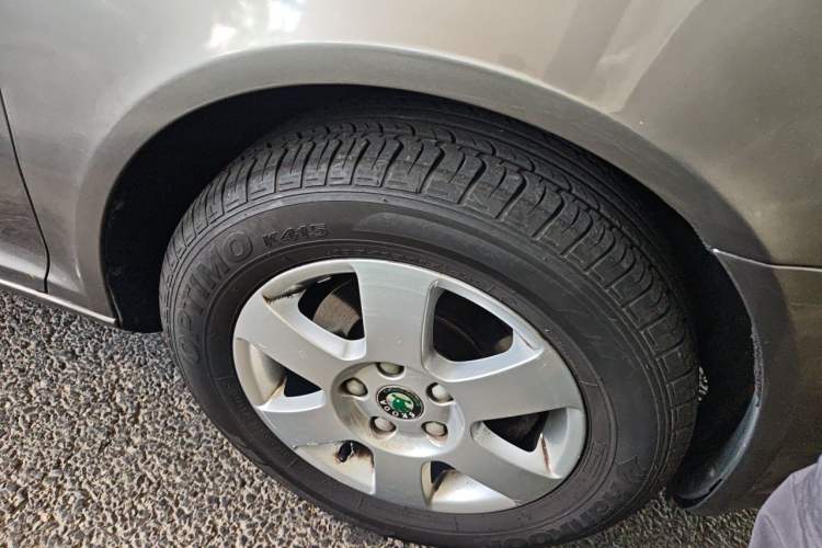 Used Skoda Octavia 2013 1.6L Automatic Yijie Edition Right Front Wheel Hub