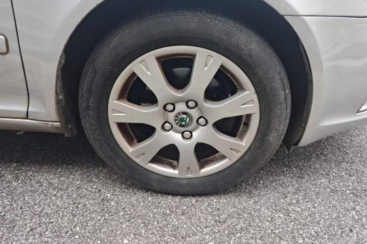 Used Skoda Octavia 2013 2.0L Automatic Yijie Edition Right Front Wheel Hub