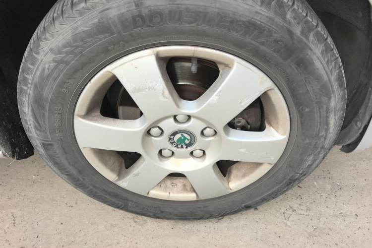 Used Skoda Octavia 2013 1.6L Automatic Yijie Edition Right Front Wheel Hub
