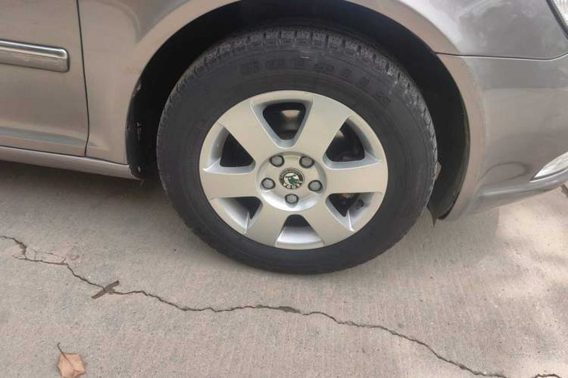 Used Skoda Octavia 2013 1.6L Automatic Yijun Edition Right Front Wheel Hub