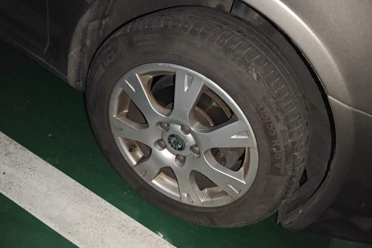 Used Skoda Octavia 2013 1.6L Automatic Yijie Edition Right Front Wheel Hub