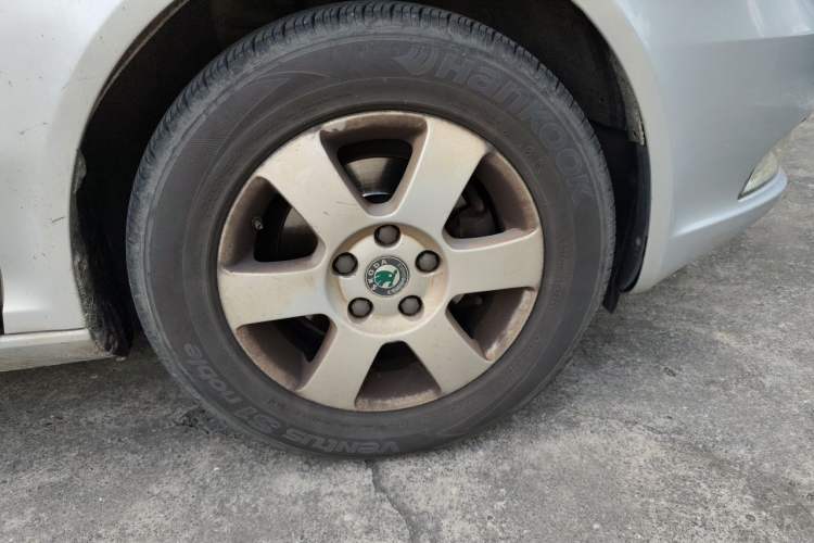 Used Skoda Octavia 2013 1.6L Manual Yijie Edition Right Front Wheel Hub