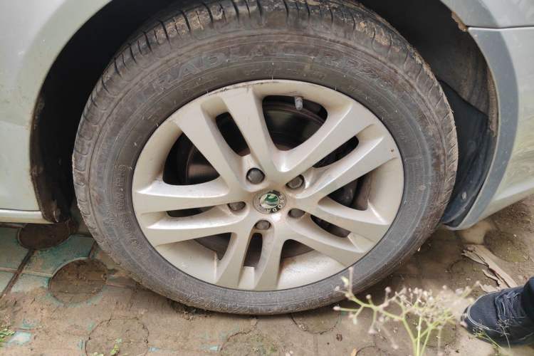 Used Skoda Octavia 2013 1.4TSI DSG Yijun Edition Right Front Wheel Hub