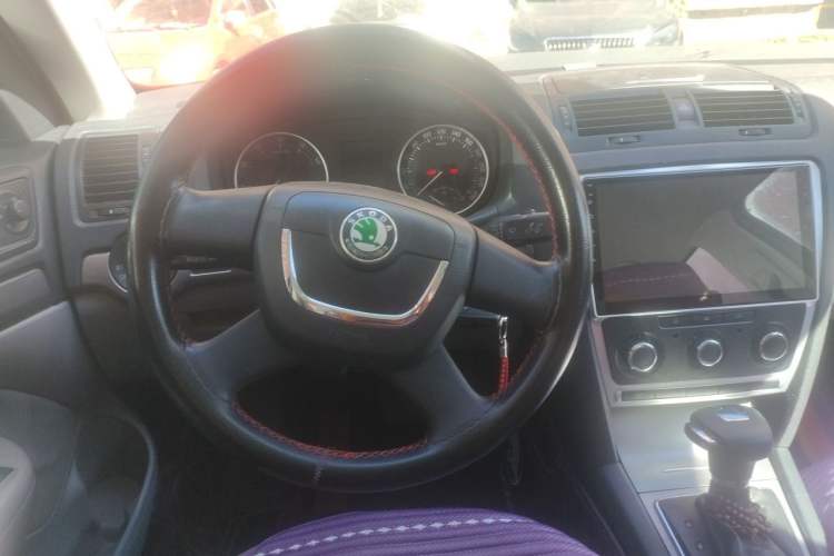 Used Skoda Octavia 2013 1.6L Automatic Yijie Edition Steering Wheel