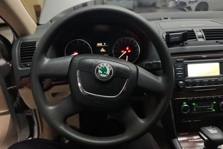 Used Skoda Octavia 2013 1.6L Automatic Yijun Edition Steering Wheel