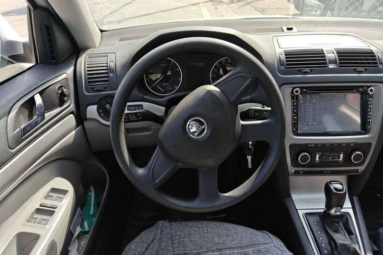 Used Skoda Octavia 2013 1.6L Automatic Yijun Edition Steering Wheel