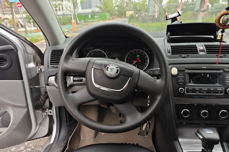 Used Skoda Octavia 2013 1.6L Automatic Yijie Edition Steering Wheel