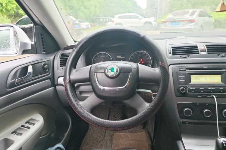 Used Skoda Octavia 2013 1.6L Manual Eado Edition Steering Wheel