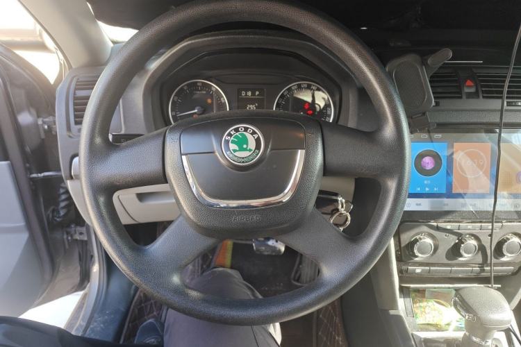Used Skoda Octavia 2013 1.6L Automatic Elegance Edition Steering Wheel