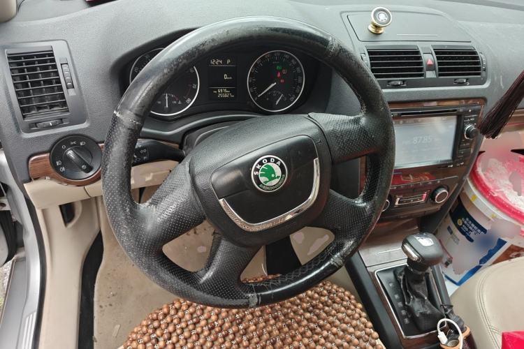 Used Skoda Octavia 2013 1.6L Automatic Yijun Edition Steering Wheel