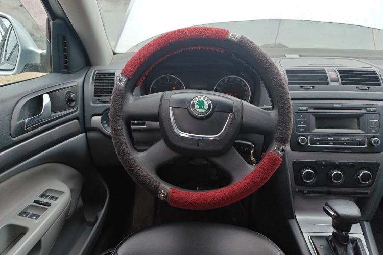 Used Skoda Octavia 2013 1.6L Automatic Elegance Edition Steering Wheel