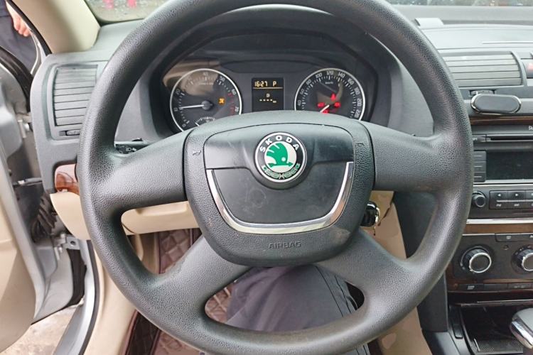 Used Skoda Octavia 2013 1.6L Automatic Yijie Edition Steering Wheel