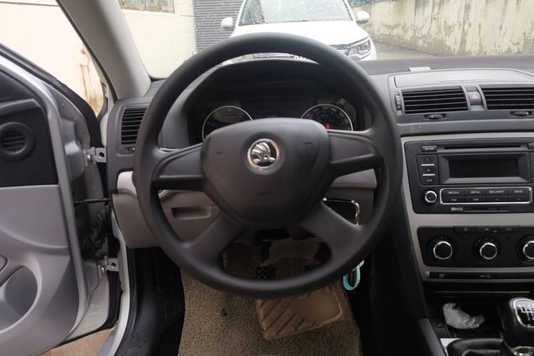 Used Skoda Octavia 2013 1.6L Manual Yijie Edition Steering Wheel