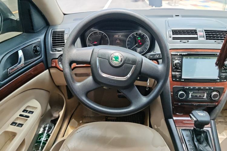 Used Skoda Octavia 2013 1.6L Automatic Yijun Edition Steering Wheel