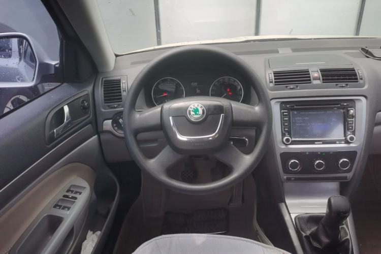 Used Skoda Octavia 2013 1.6L Manual Eado Edition Steering Wheel