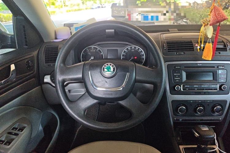 Used Skoda Octavia 2013 1.6L Automatic Yijie Edition Steering Wheel