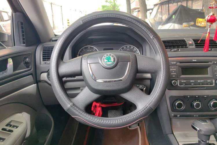 Used Skoda Octavia 2013 1.6L Automatic Yijie Edition Steering Wheel