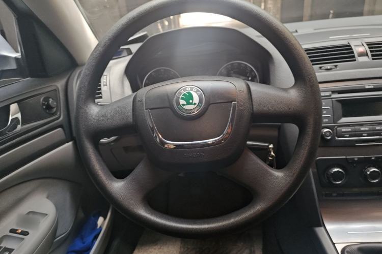 Used Skoda Octavia 2013 1.6L Manual Eado Edition Steering Wheel