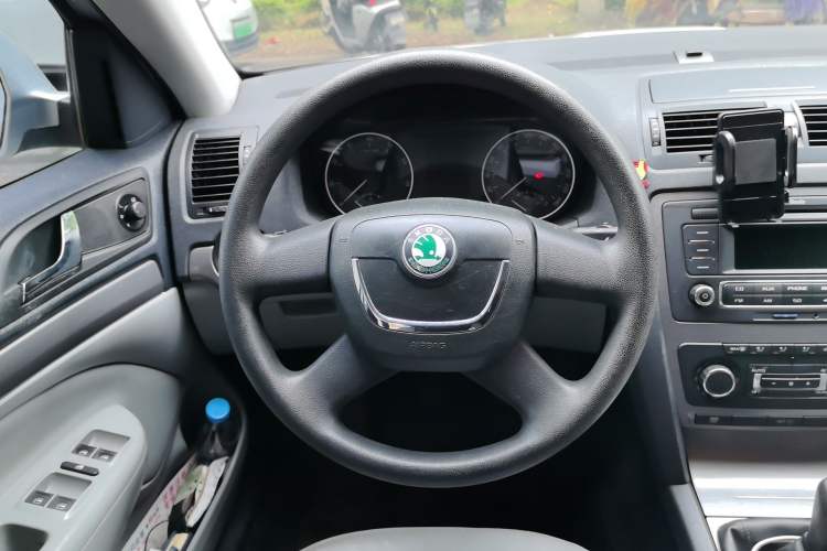 Used Skoda Octavia 2013 1.6L Manual Yijun Edition Steering Wheel