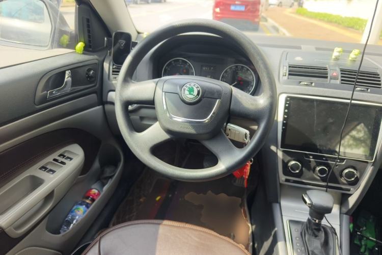 Used Skoda Octavia 2013 1.6L Automatic Elegance Edition Steering Wheel