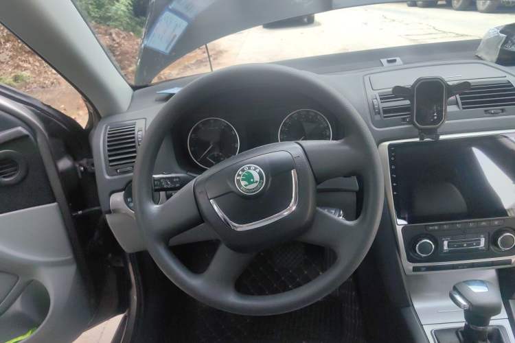 Used Skoda Octavia 2013 1.6L Automatic Yijun Edition Steering Wheel