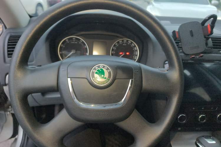 Used Skoda Octavia 2013 1.6L Automatic Yijie Edition Steering Wheel