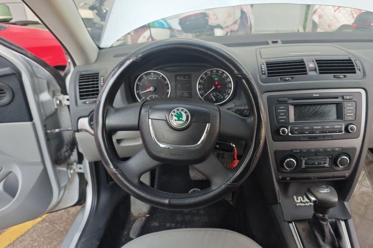 Used Skoda Octavia 2013 1.6L Automatic Yijun Edition Steering Wheel