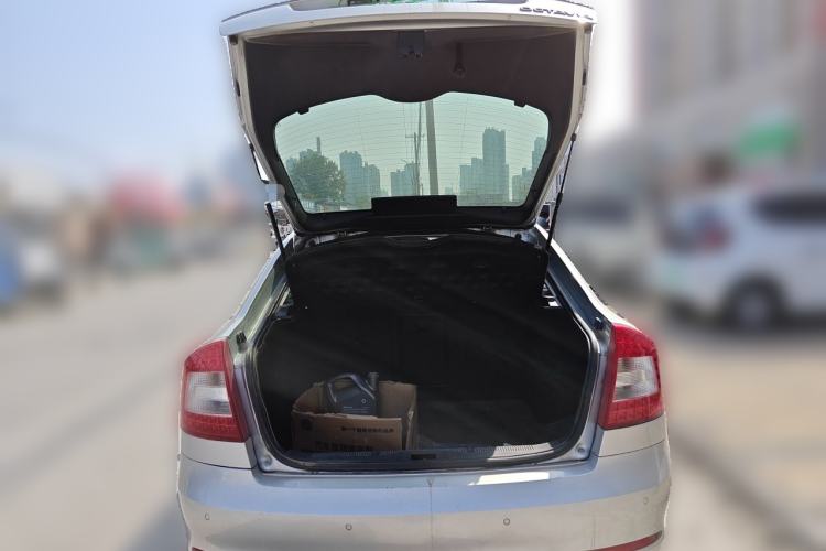 Used Skoda Octavia 2013 1.6L Automatic Yijun Edition Trunk