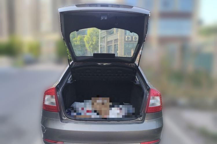 Used Skoda Octavia 2013 1.6L Manual Yijie Edition Trunk