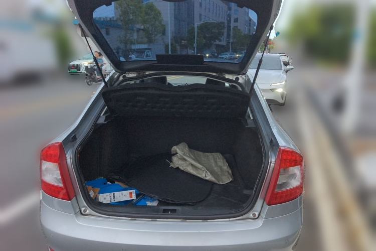 Used Skoda Octavia 2013 1.6L Automatic Yijie Edition Trunk