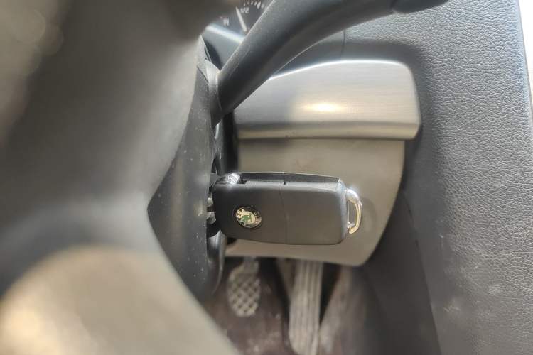 Used Skoda Octavia 2013 1.6L Manual Eado Edition Vehicle Key