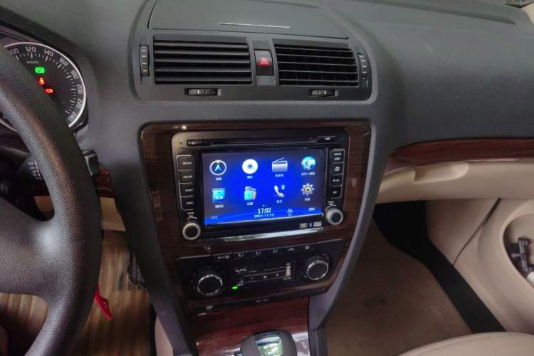 Used Skoda Octavia 2013 1.6L Automatic Yijun Edition Audio And AC Panel