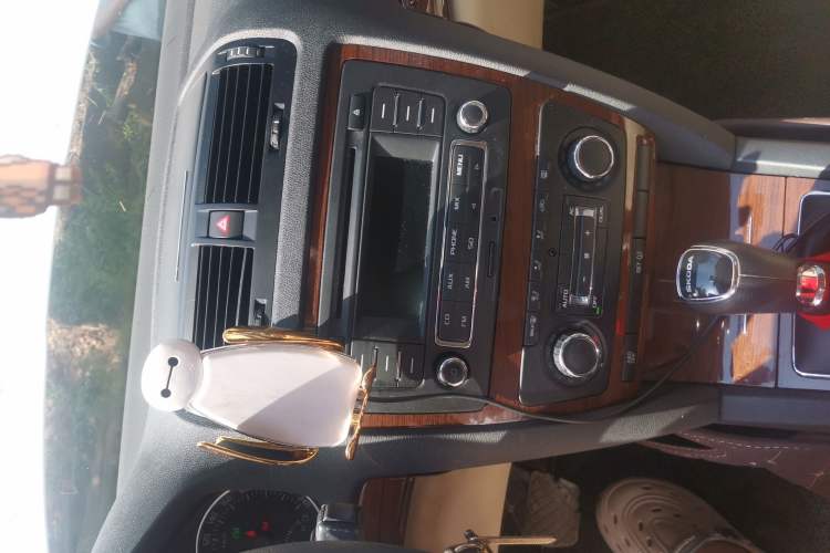 Used Skoda Octavia 2013 1.6L Automatic Yijun Edition Audio And AC Panel