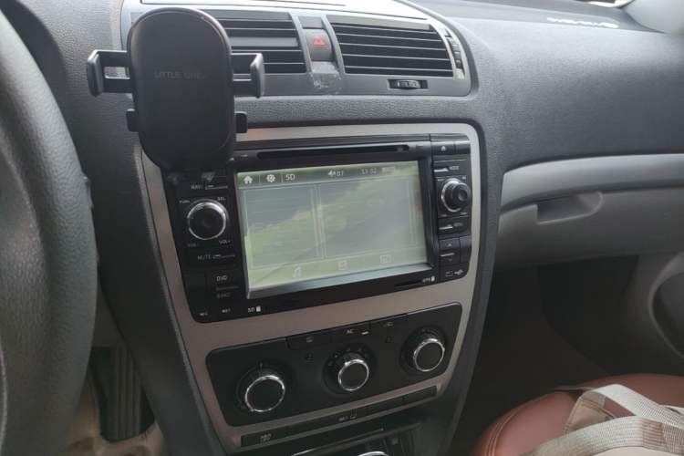 Used Skoda Octavia 2013 1.6L Automatic Yijie Edition Audio And AC Panel
