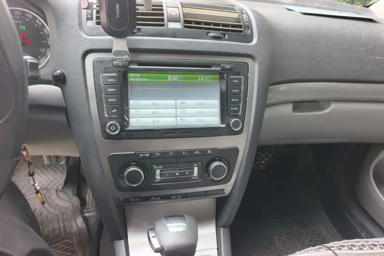 Used Skoda Octavia 2013 1.4 TSI GreenLine2 Audio And AC Panel