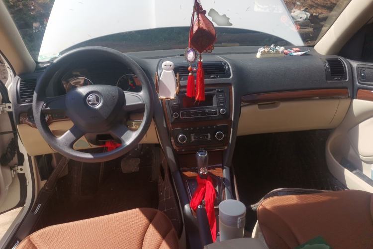 Used Skoda Octavia 2013 1.6L Automatic Yijun Edition Center Console